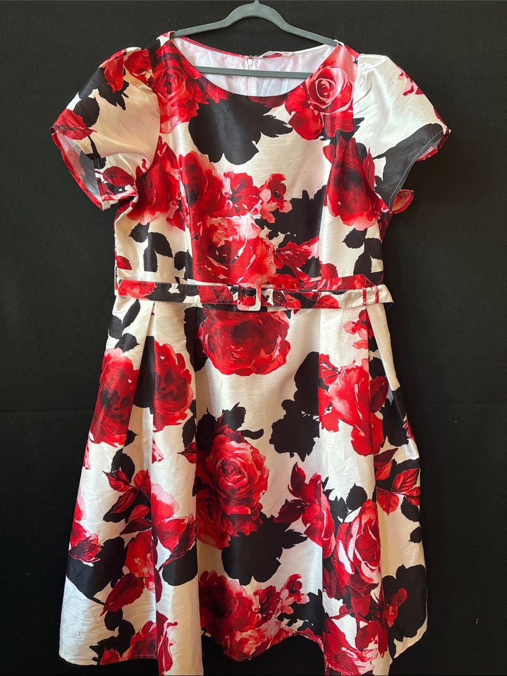 Floral Belted Midi Dress in Red & Black with White Background STUNNING 4X 30W